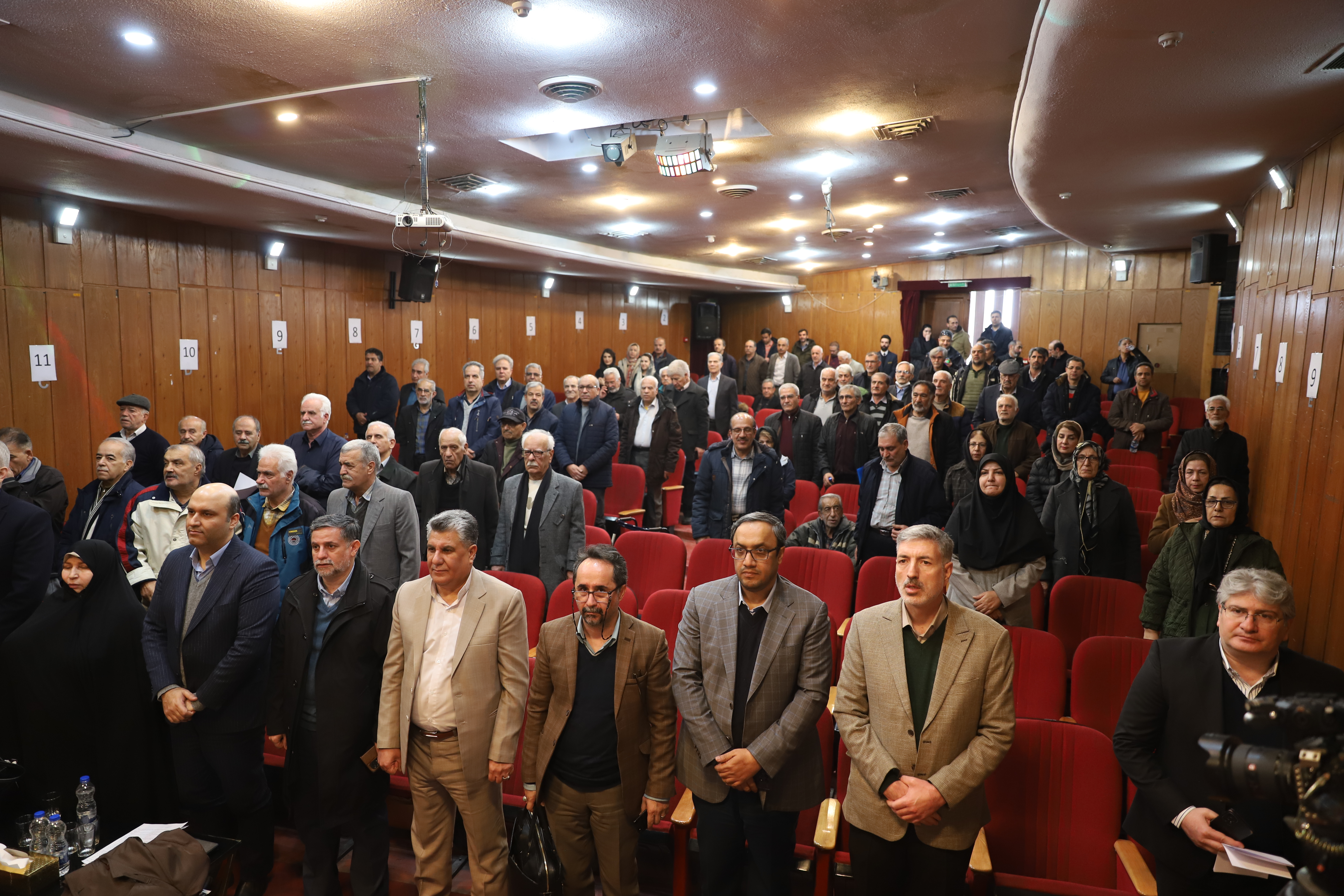  نشست مدیرعامل و اعضای هیات مدیره صندوق با بازنشستگان استان مرکزی برگزار شد